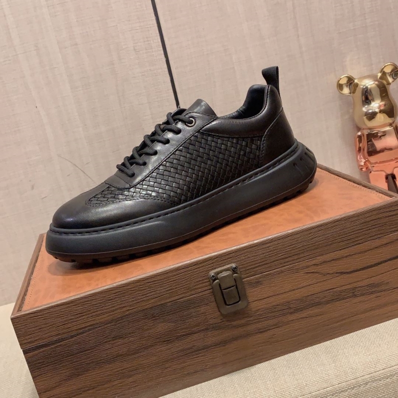 Pra*a casual shoes
